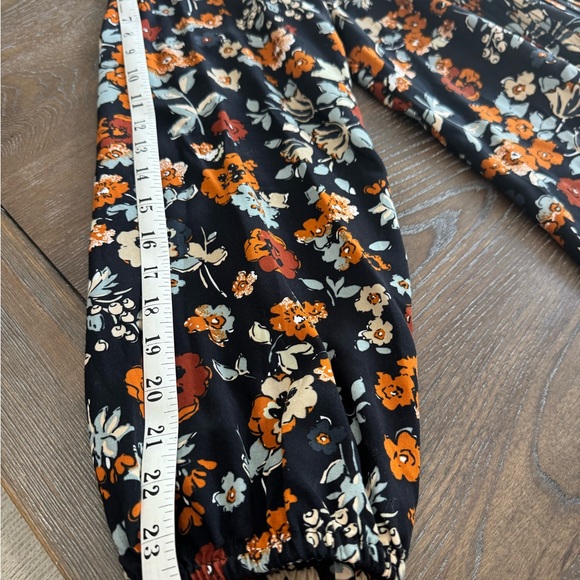 NWT 𝘾𝙧𝙖𝙘𝙠𝙚𝙧 𝘽𝙖𝙧𝙧𝙚𝙡 Floral Top Size Large - Picture 14 of 16